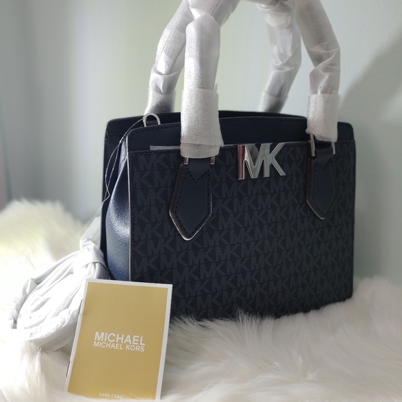 Medium Mott - Picture 2 of 5